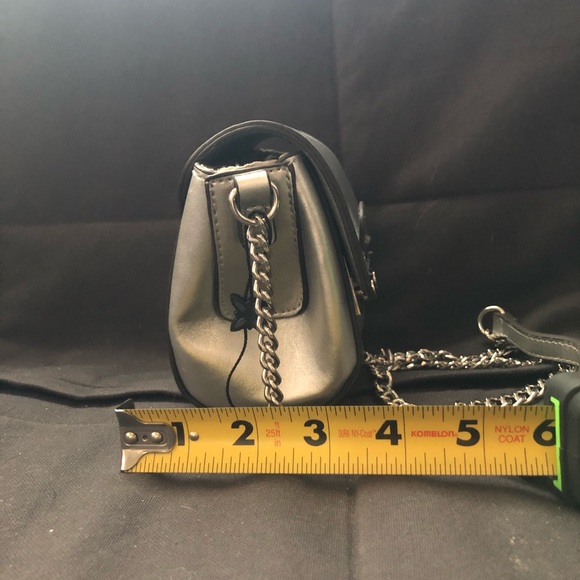 BCBG Small silver purse with chain strap. NWT! - Picture 5 of 10